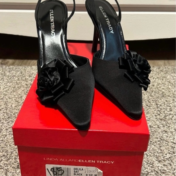 Ellen Tracy Shoes - Brand New Linda Allard Ellen Tracy Delia Flower Satin Black Heels